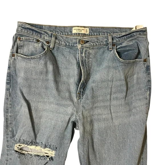 Abercrombie & Fitch Relaxed 90s Straight Ultra High-Rise Ripped Jeans Sz 16/33 - Picture 2 of 5
